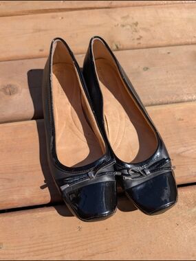 Naturalizer Black Patent Square-Toe Ballet Flats with Bow Accent 8.5